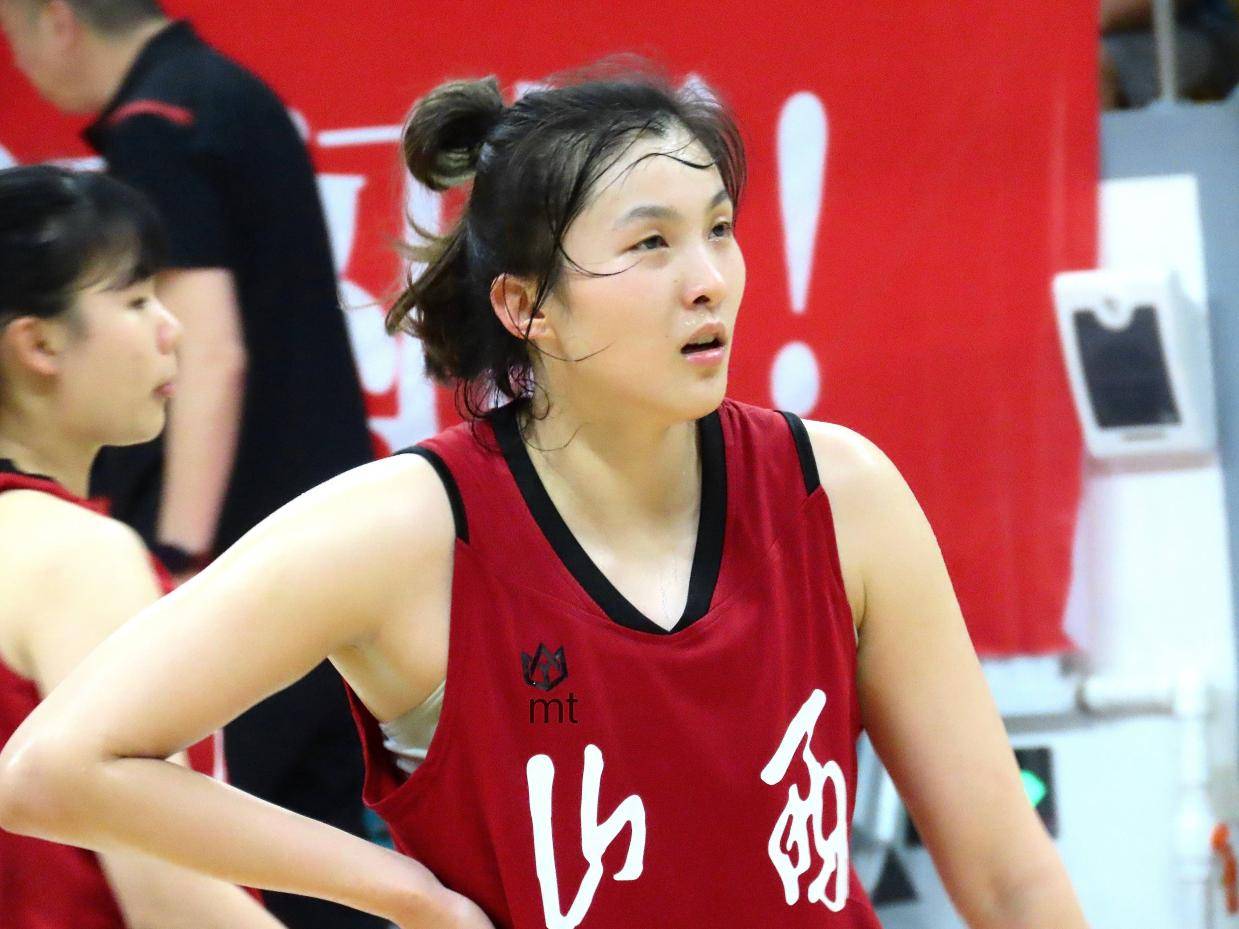大学联赛出, 起全能核心, 她立马在女