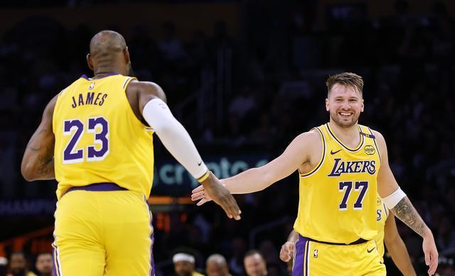 东契奇更是 东契奇更是