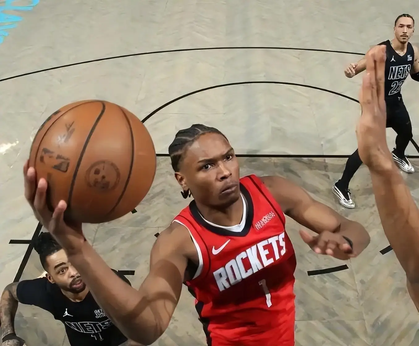 就掉出了轮 就掉出了轮